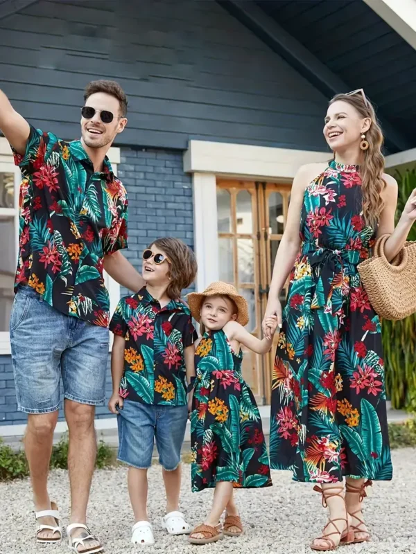 طقم العائلة من زيلينا بتصميم هالترنيك وطبعات زهرية أنيقة 🌸، يجمع بين الأناقة والمرح لجميع أفراد العائلة — لأنه لا شيء أجمل من إطلالة متطابقة تعكس الحب! 💖