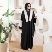 عباية كريب كونكورد سوداء فاخرة بتطعيمات جاكار شامبين مع شنطة يد من متجر زيلينا