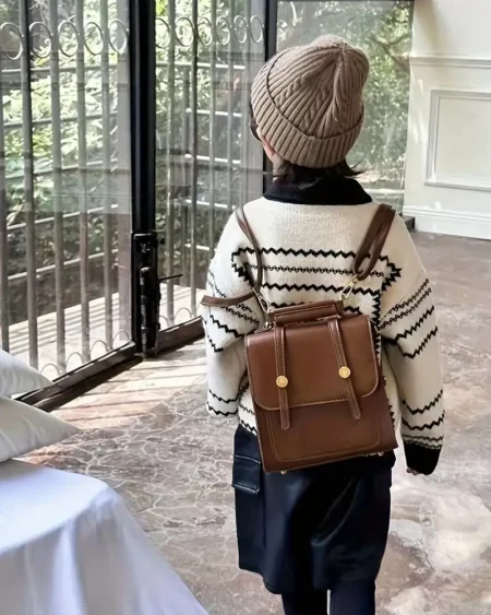 تي شيرت شتوي ياقة مطوية توفر حماية إضافية للرقبة بأسلوب جذاب 👕 قصة مريحة تناسب الأطفال من عمر 3 سنوات وأكثر 🎯 مثالي للمدرسة، الطلعات اليومية، والأنشطة في الهواء الطلق