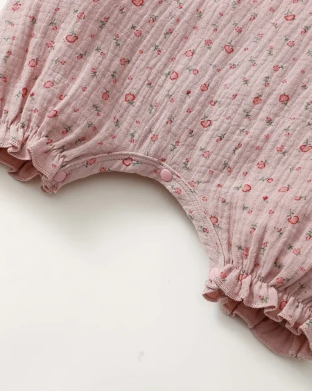 إطلالة ربيعية ناعمة لطفلتكِ – قميص زهري أنيق ومريح يناسب النشاط اليومي من زيلينا