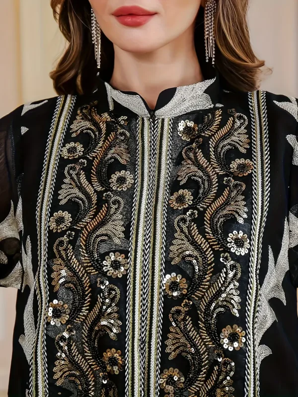 عبايات محجبات تصميم أنثوي مريح ومطرّز بالترتر الفاخر، مثالي للمرأة المحتشمة التي تبحث عن التميز في كل مناسبة