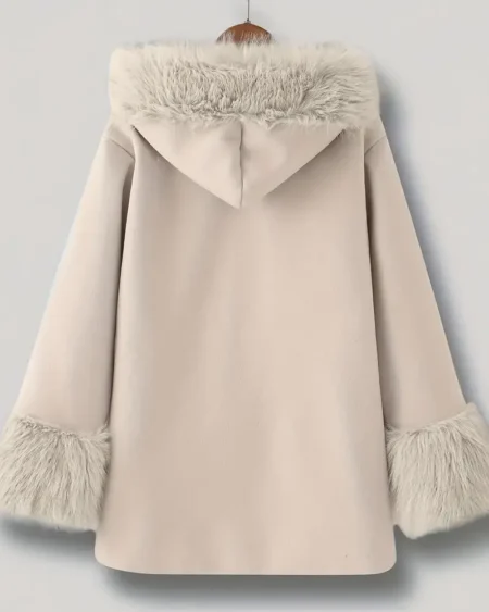 أضيفي لمسة من الدفء والأنوثة لإطلالة صغيرتك مع جاكيت فرو شتوي أنيق للفتيات الصغيرات