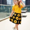 طقم قميص وتنورة بطبعة زهرية🌻 .. طقم بناتي صيفي بطبعة زهرة الشمس – قميص بأكمام منتفخة وتنورة ناعمة لأناقة مرحة كل يوم