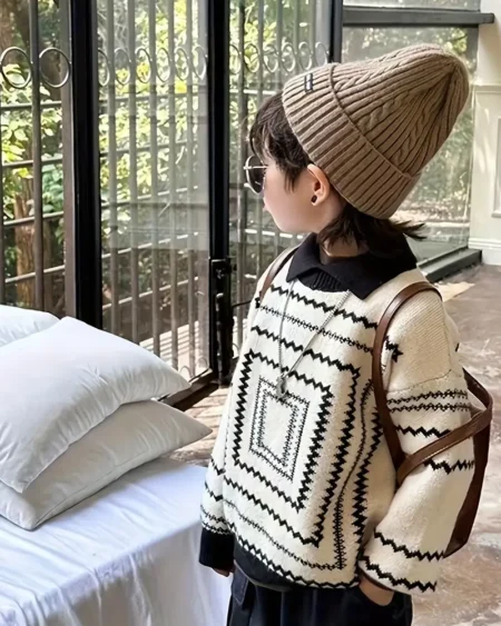 بلوفر استعدي لفصل الشتاء مع إطلالة دافئة ومميزة لصغيرك! سويتر الأطفال المحبوك من ZELENA STORE يجمع بين الراحة، المرونة، والتصميم العصري الذي يليق بموسم البرد