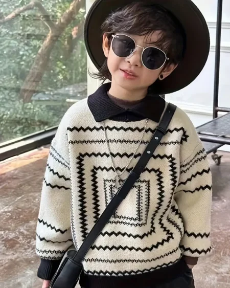 بلوفر للأولاد تصميم شتوي فاخر بلوفر محبوك للأطفال بنمط هندسي وياقة مطوية – تصميم شتوي أنيق من ZELENA STORE | متوفر