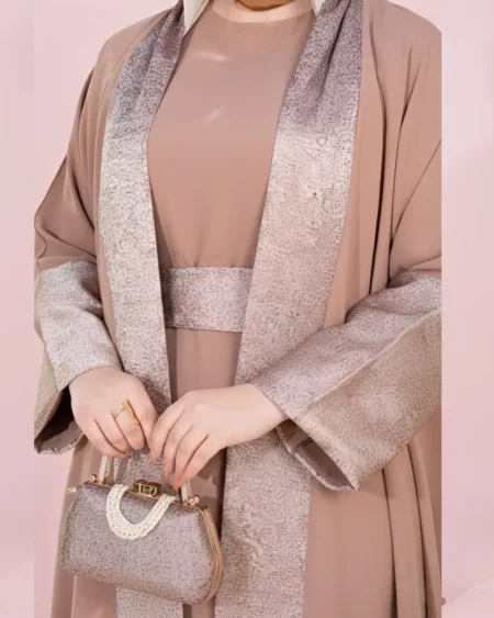 أرقى عبايات موضة نسائية مزينة بالجاكار المستورد بلون الشامبين