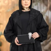 شنطة يد كلتش من قماش الجاكار مع لوجو فضي