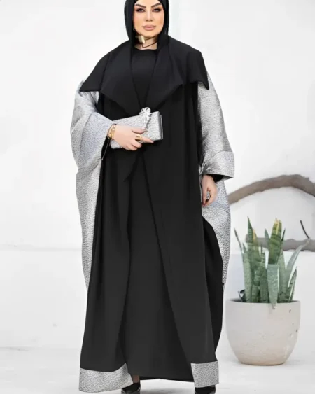 عباية سوداء ملكية بتفاصيل جاكار فضي وشنطة سهرة