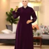 استمتعي بإطلالة خريفية ساحرة مع دريس كاردى خريفي من زيلينا، مصنوع من خامة كريب ناعمة وخفيفة على الجسم، يمنحك شعورًا بالراحة والأناقة في كل لحظة. تصميم محتشم مع لمسة عصرية، وتفاصيل رقيقة على الأكمام تضيف رونقًا خاصًا لمظهرك، مثالي للإطلالات اليومية والمناسبات البسيطة.