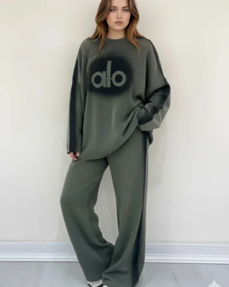 صورة بيجامة نوم شتوية نسائية قطيفة وفرو بأشكال راقية