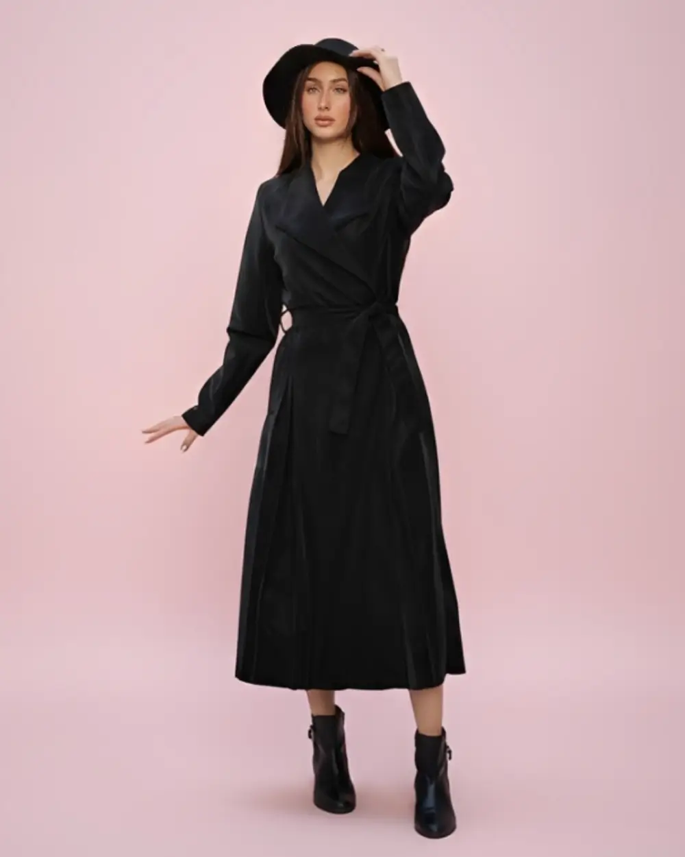 أرقى معطف جلد بفتحات جانِبية فاخرة وألوان ساحرة بانتظاركِ👑 6 تفاصيل الفتحات الجانبية في معاطف الجلد النسائية.