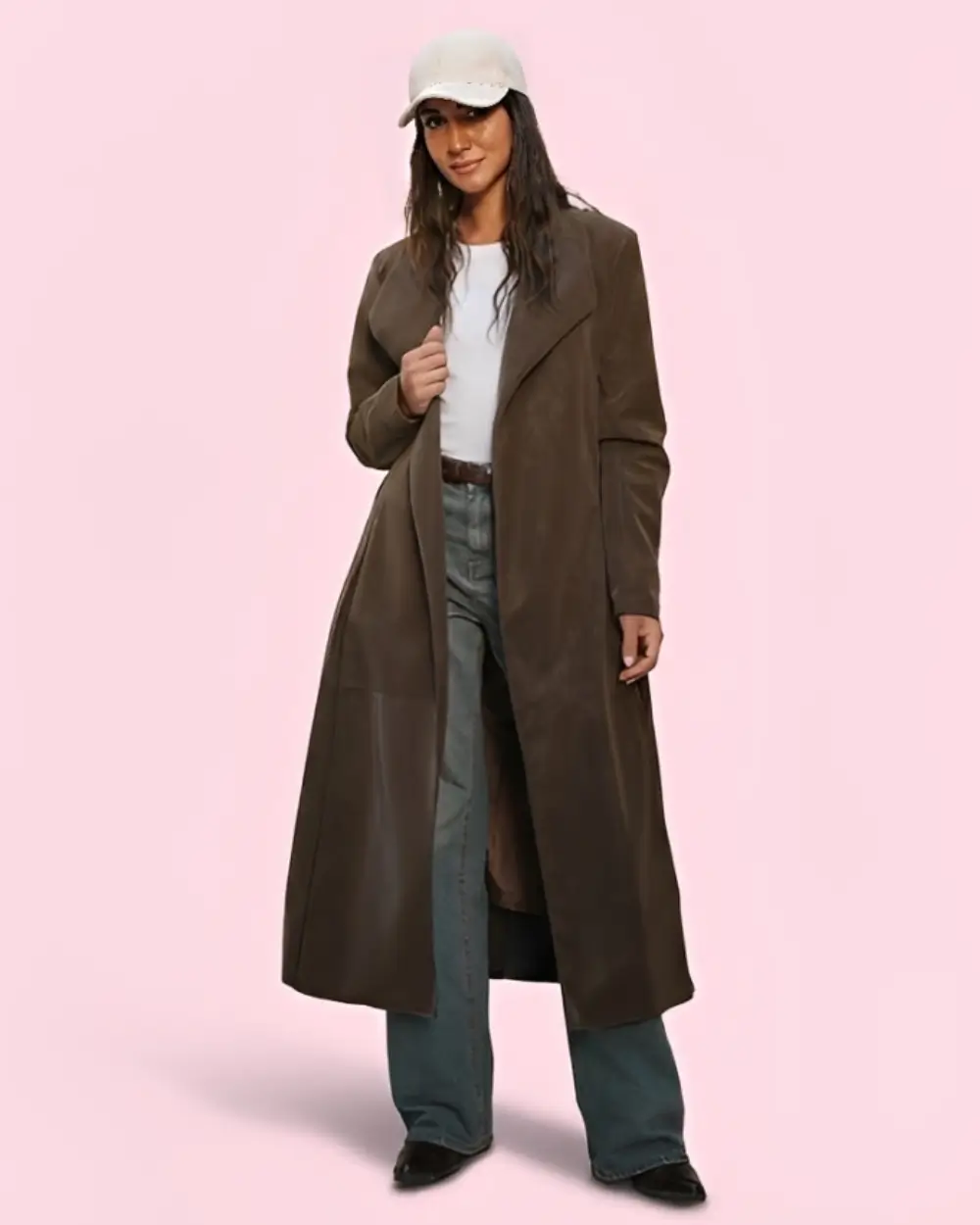 أرقى معطف جلد بفتحات جانِبية فاخرة وألوان ساحرة بانتظاركِ👑 2 معطف جلد بيج ناعم بتصميم راقٍ من مجموعة زيلينا الشتوية