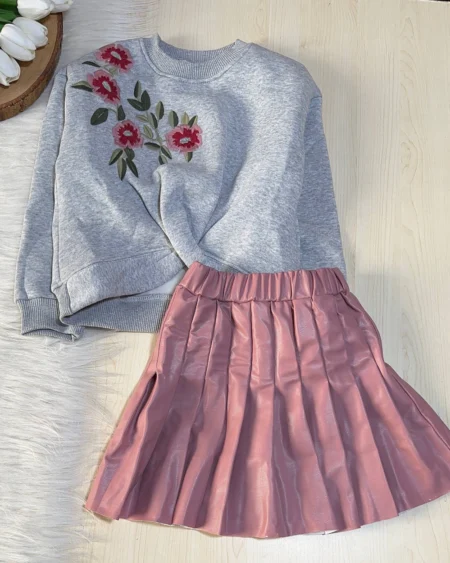 تفاصيل جيب جلد على سويت شيرت بناتي