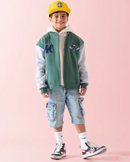 تنسيق سويت شيرت أولادي مع بنطلون جينز